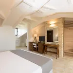 Golden Coast Boutique Villa *