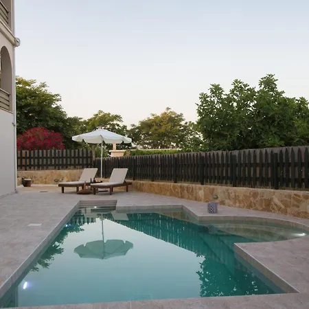 Golden Coast Boutique Villa *
