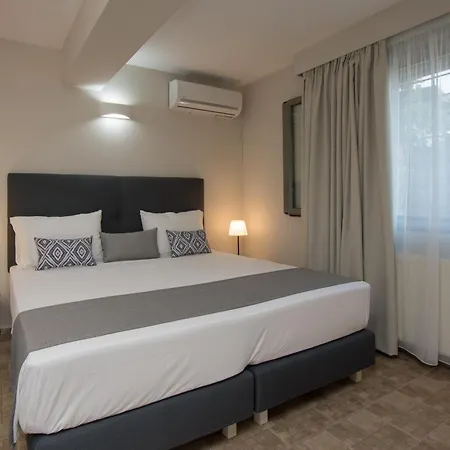 Golden Coast Boutique Villa *