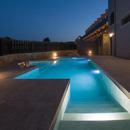 Golden Coast Boutique * Makrísz Jalósz