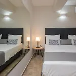 Golden Coast Boutique זקינטוס טאון