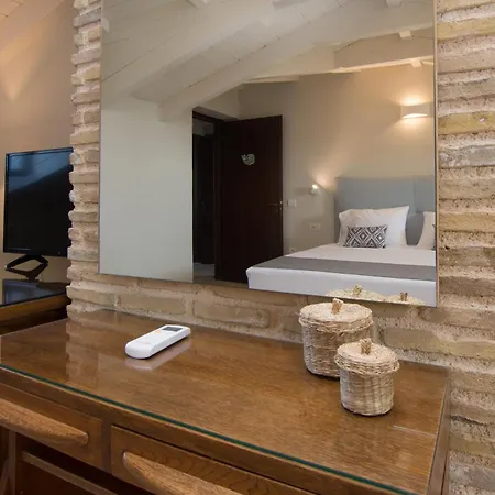 Golden Coast Boutique Villa *